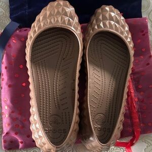 CROCS Women's Tan Geometric Flats